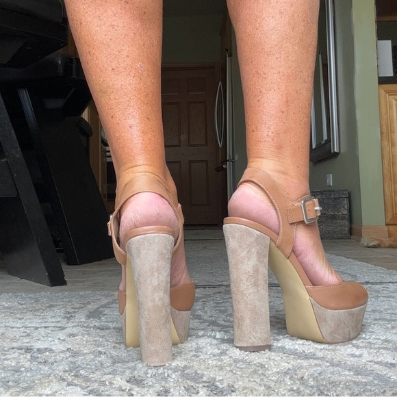 Steve Madden “Jillyy” Tan Leather Platform Peep Toe Heels NWOB Gorgeous! - Picture 14 of 16